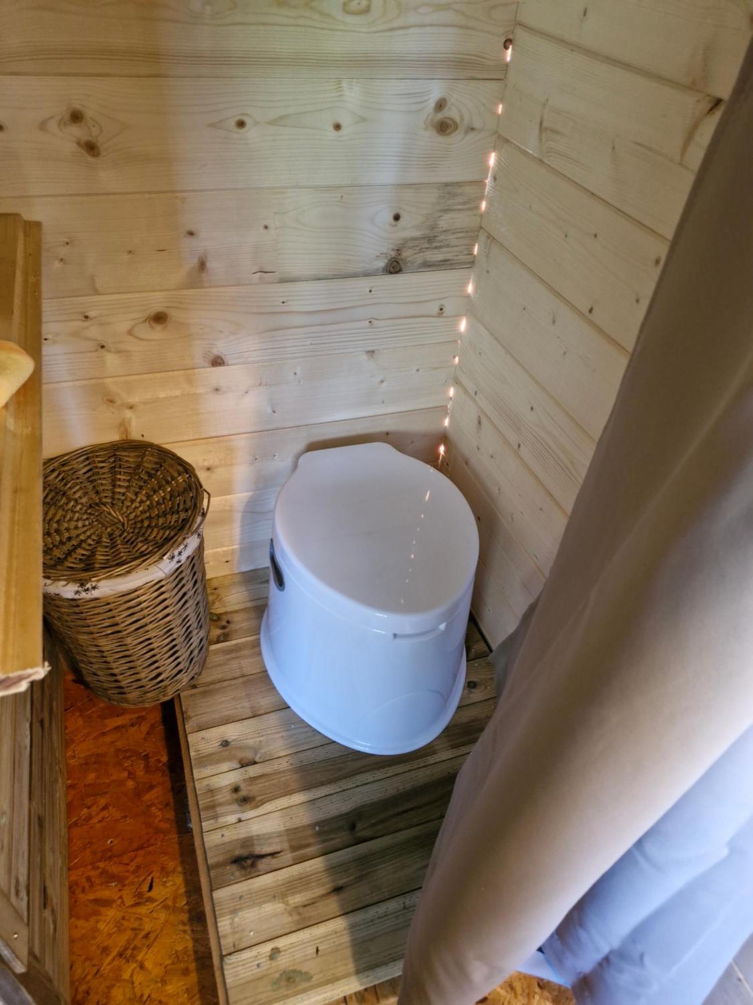 La Cabane Des Lucioles Saint-Julien-Boutieres Eksteriør billede