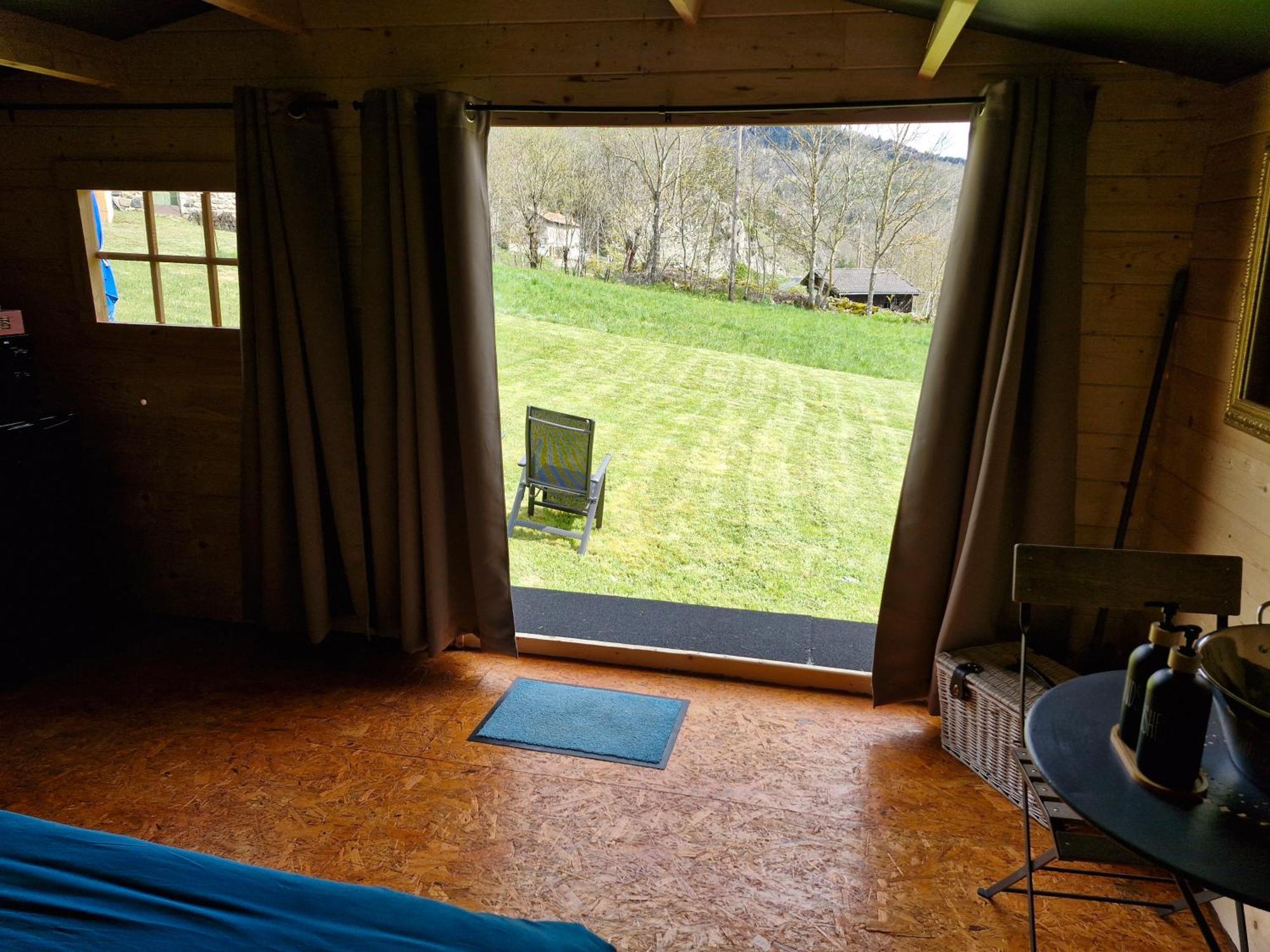 La Cabane Des Lucioles Saint-Julien-Boutieres Værelse billede
